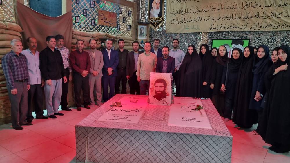 گرامیداشت هفته دفاع مقدس با غبارروبی مزار شهدای گمنام شهرستان قدس